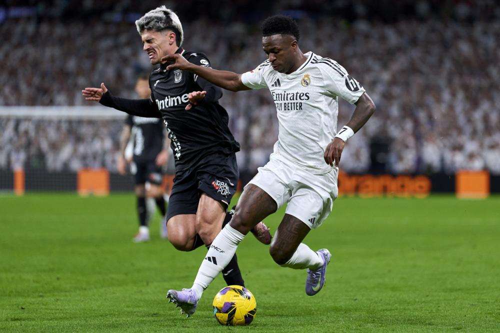 曼依然保持 曼依然保持